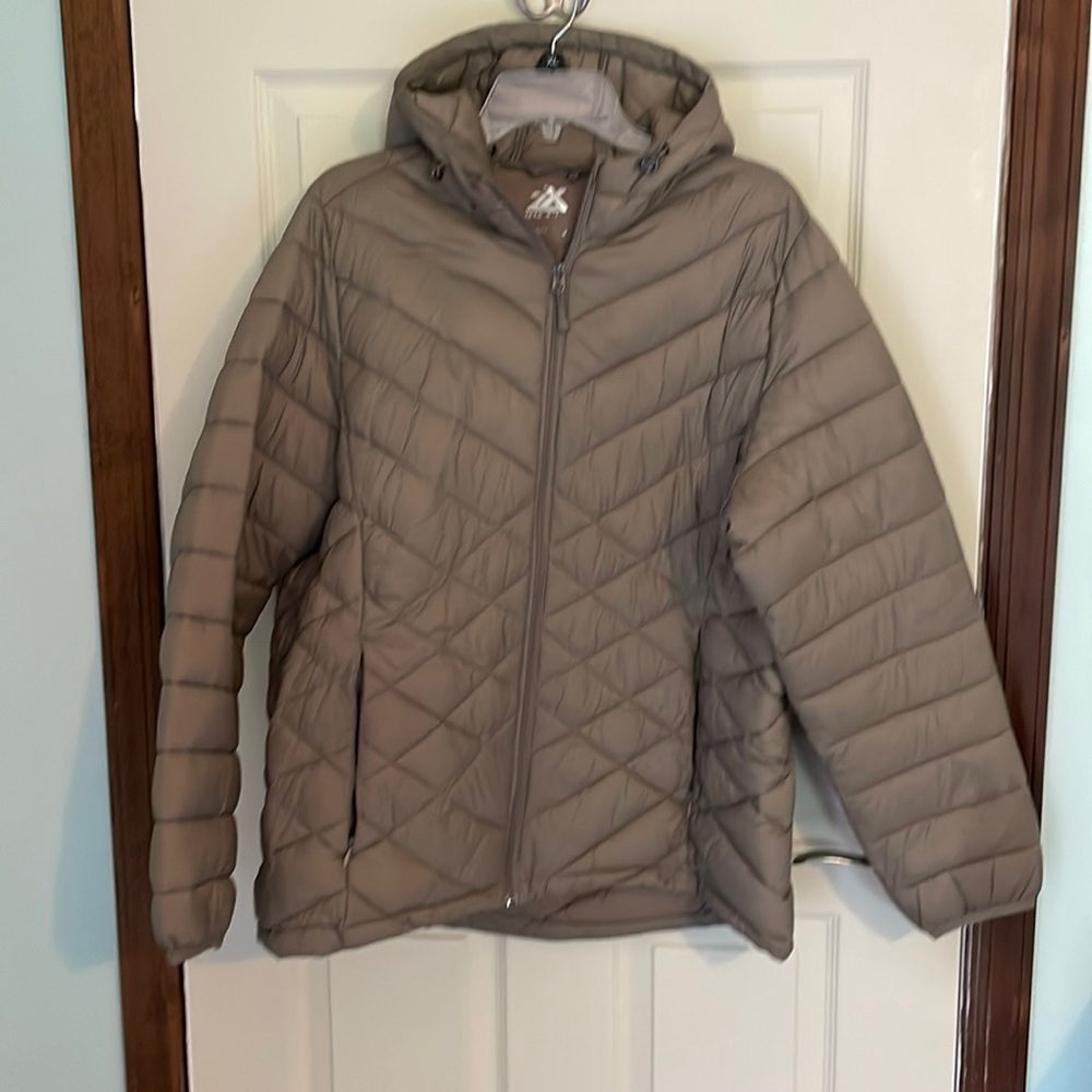 Lightweight puffer jacket